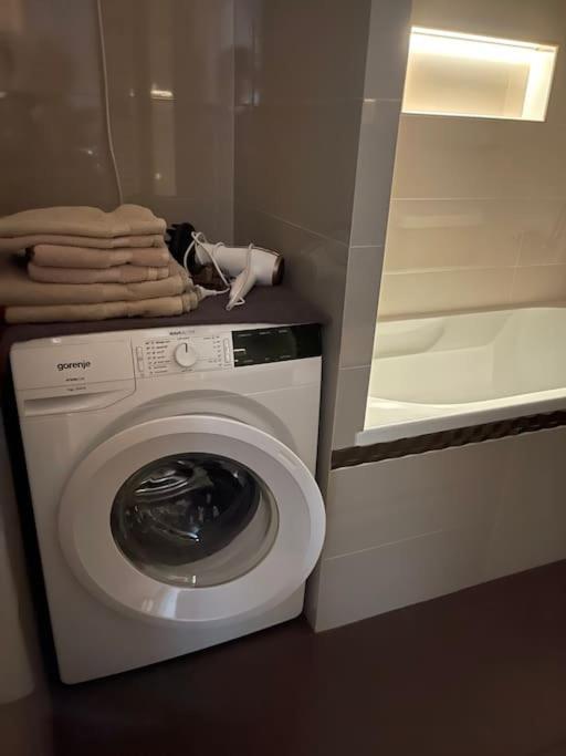 Priestranny 3 Izb. Apartman V Centre S Parkovanim. Banská Bystrica Dış mekan fotoğraf