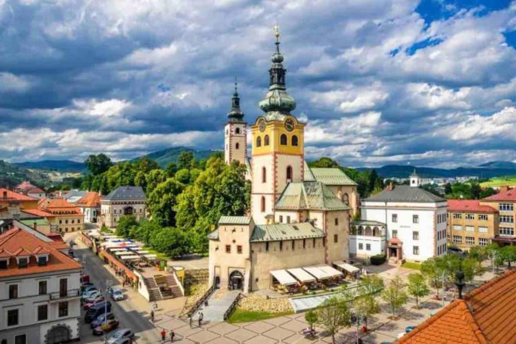 Priestranny 3 Izb. Apartman V Centre S Parkovanim. Banská Bystrica Dış mekan fotoğraf