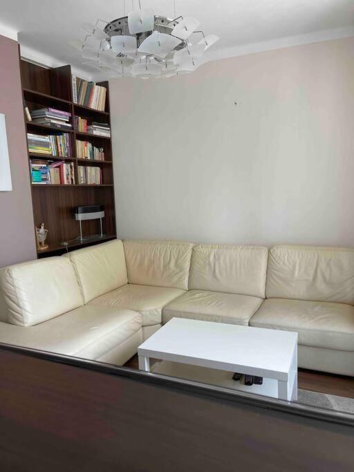 Priestranny 3 Izb. Apartman V Centre S Parkovanim. Banská Bystrica Dış mekan fotoğraf