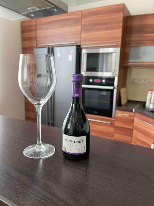 Priestranny 3 Izb. Apartman V Centre S Parkovanim. Banská Bystrica Dış mekan fotoğraf